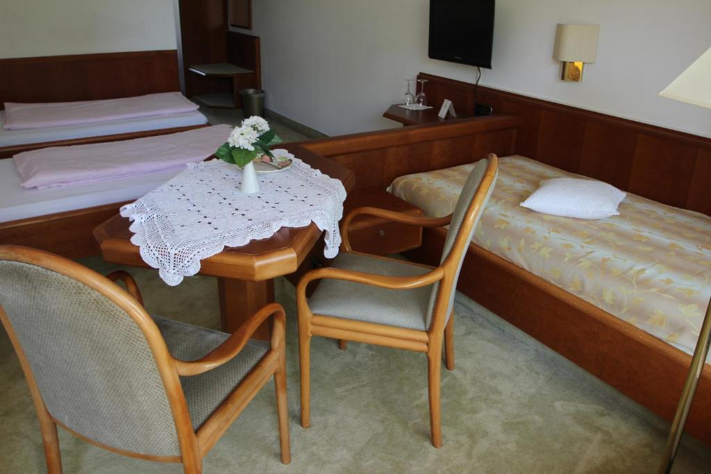 Hotel Am Kurpark バートヴィンプフェン 部屋 写真