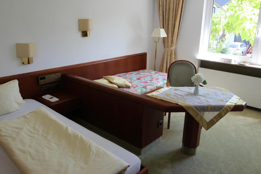 Hotel Am Kurpark バートヴィンプフェン 部屋 写真