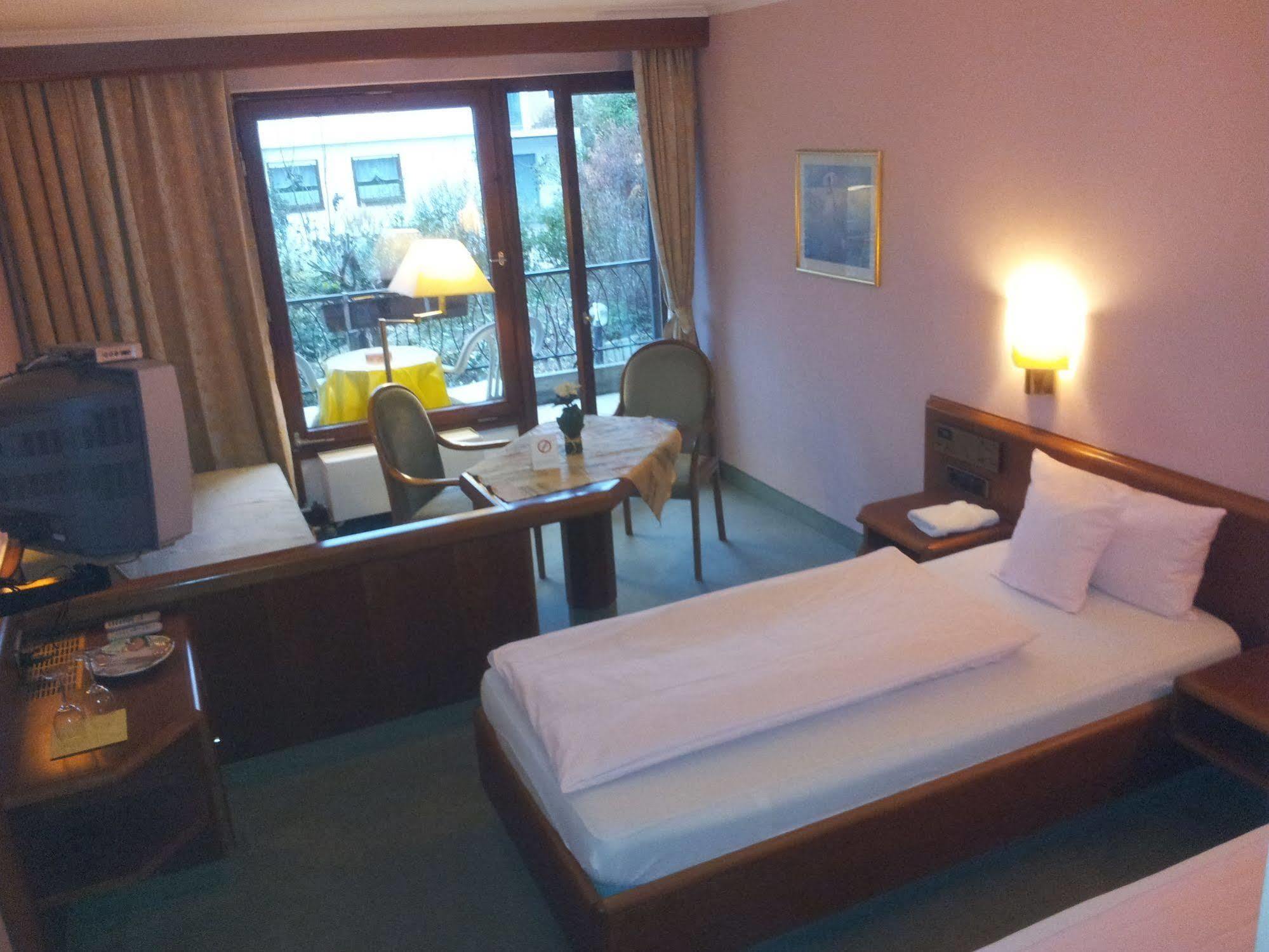 Hotel Am Kurpark バートヴィンプフェン エクステリア 写真